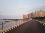 湖边路桥建筑