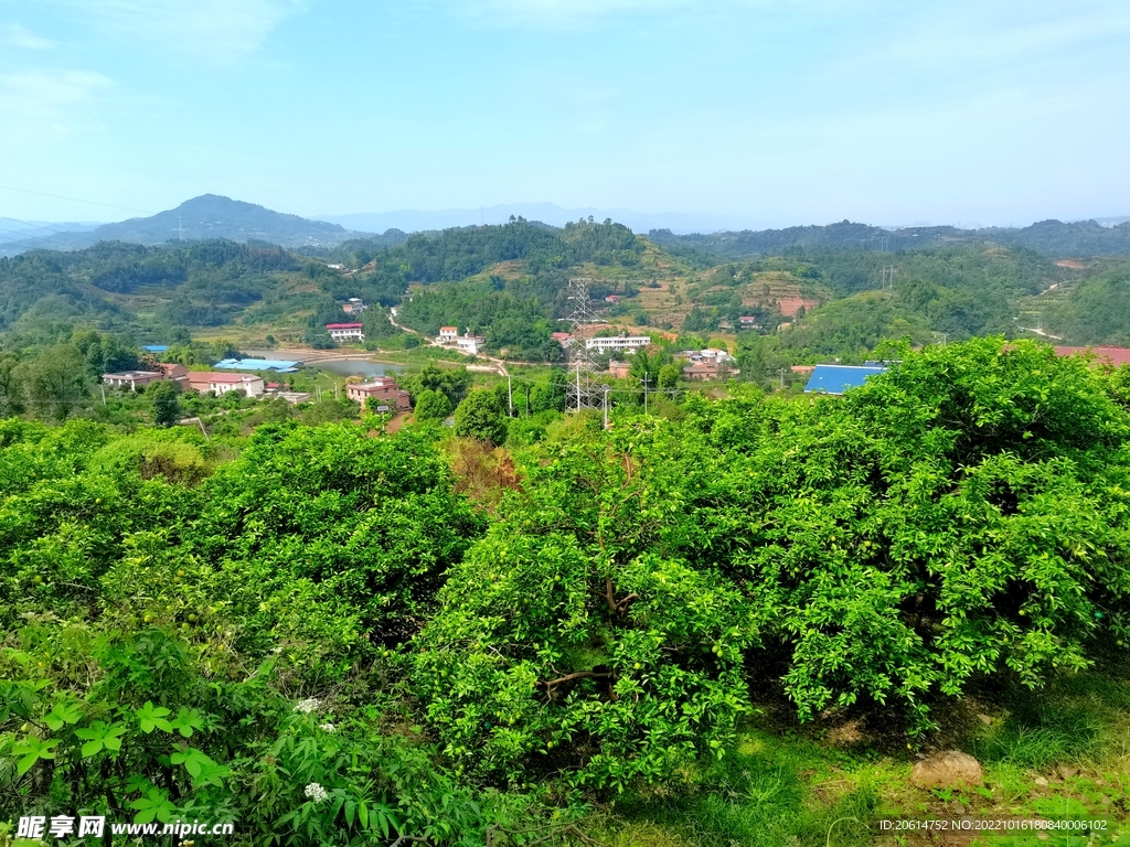 秋日里的大山风景