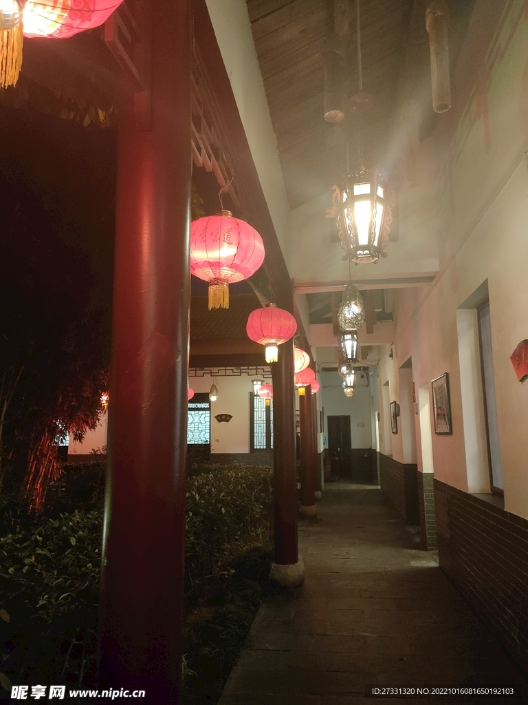 中式红灯笼走廊