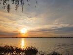 湿地公园湖边夕阳