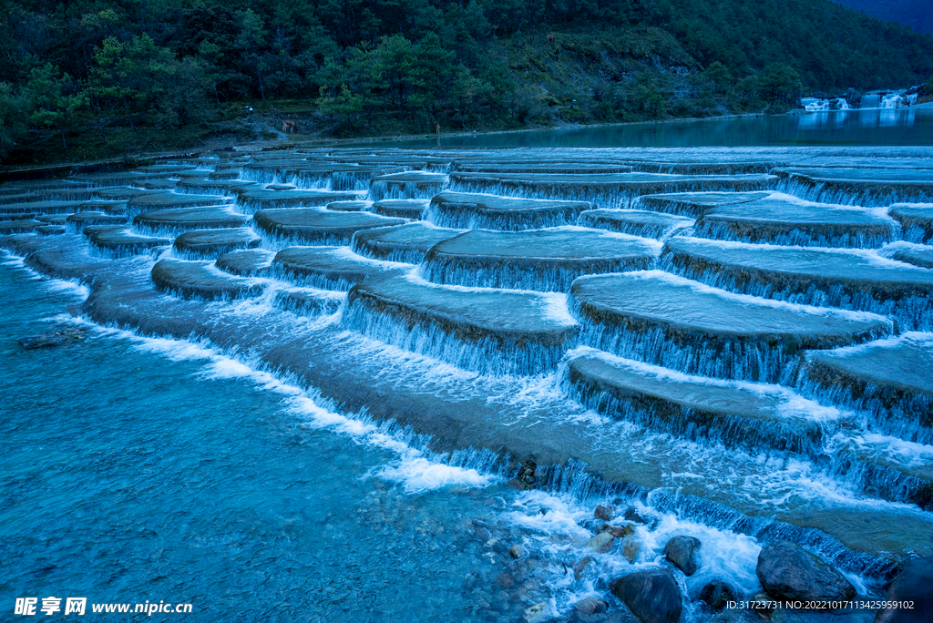 蓝月谷 风景 大自然 山水 湖