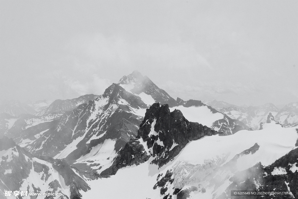 山脉雪山