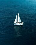 海中小船