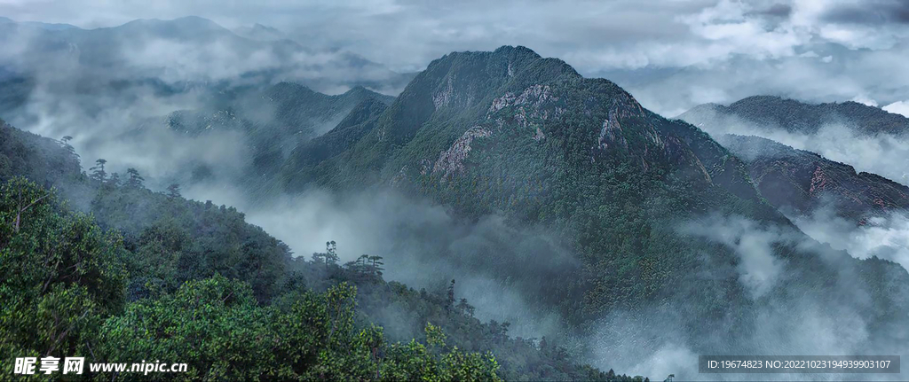 壁纸 云雾山峰