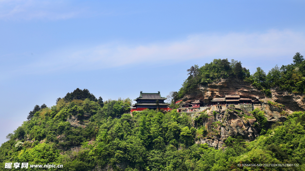 山峰复古寺庙