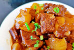 土豆红烧肉特写