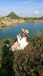 陶醉在大自然中的美女