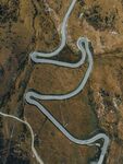 蜿蜒曲折的公路