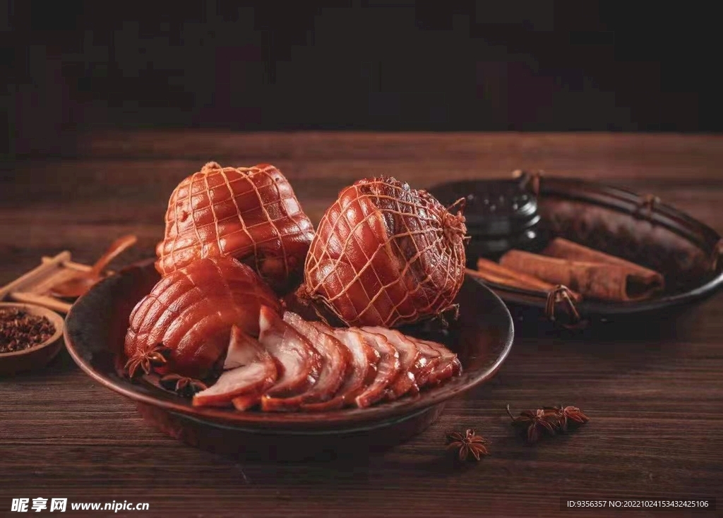 卤肘子
