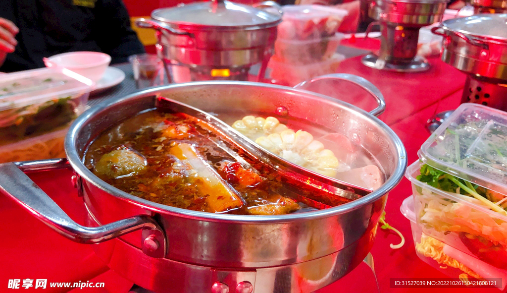 鸳鸯火锅摄影图