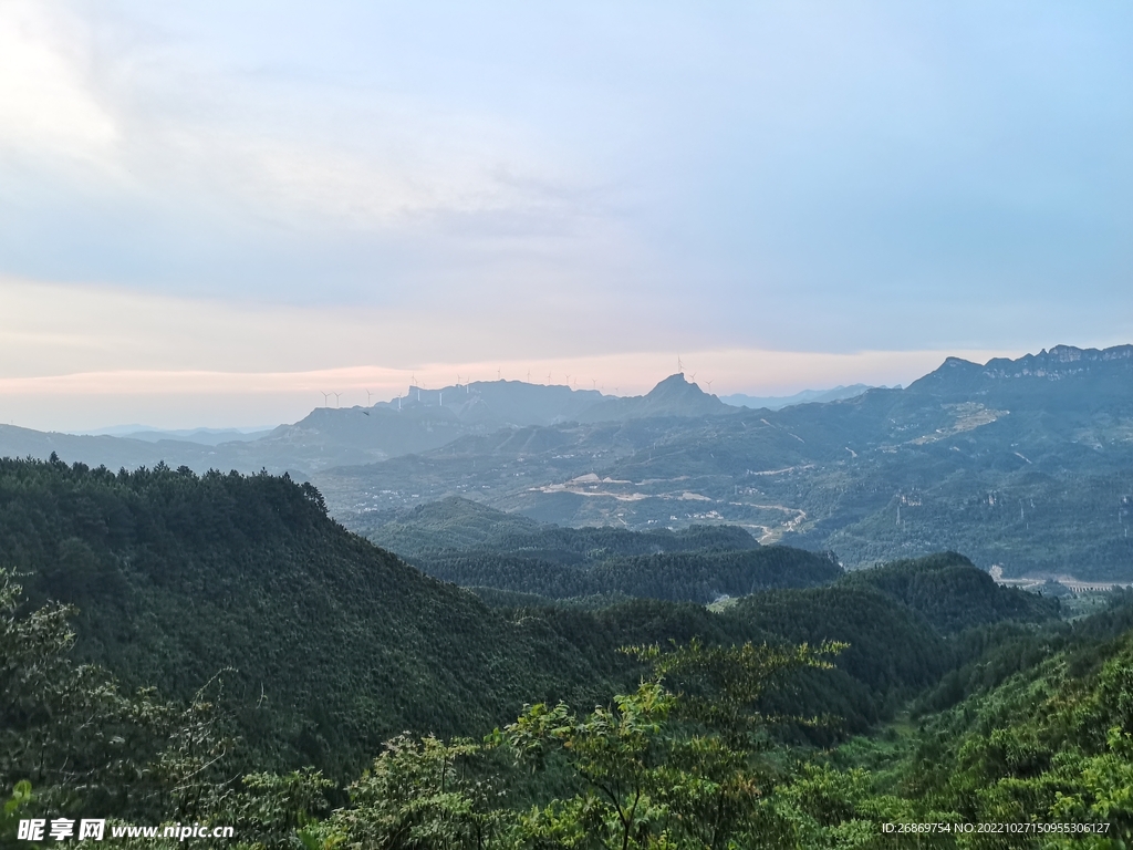 眺望远山