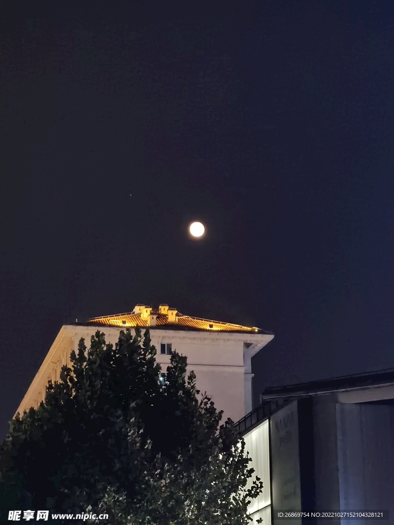 夜晚的月亮