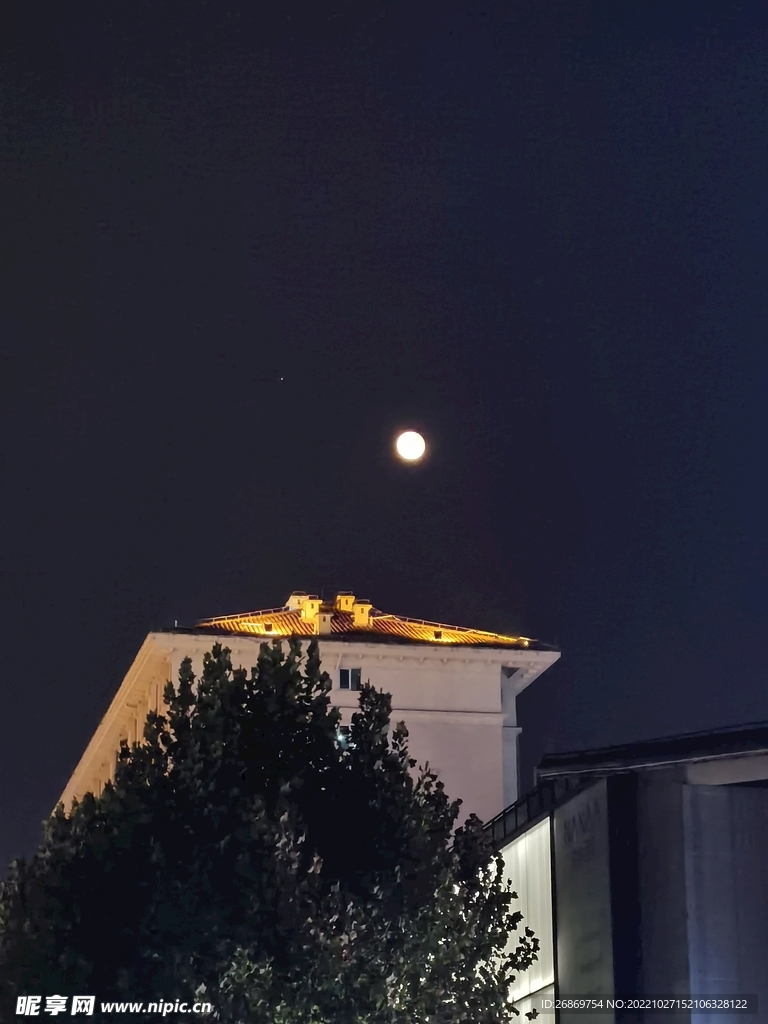 夜晚的月亮