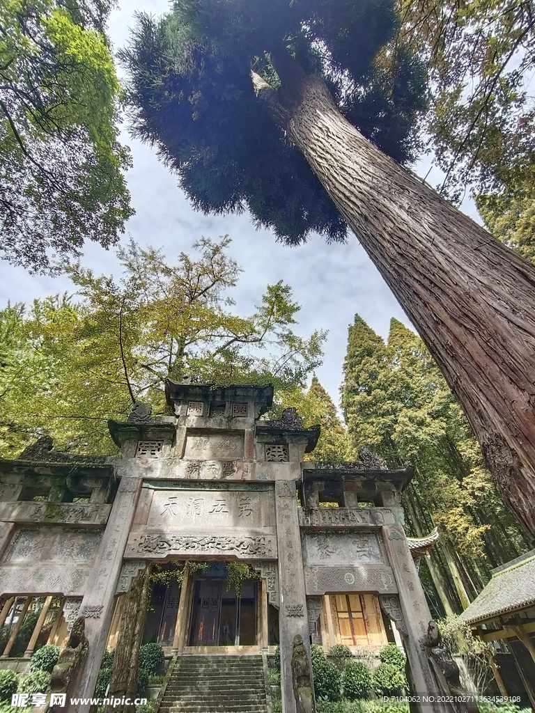 灵岩山景区 