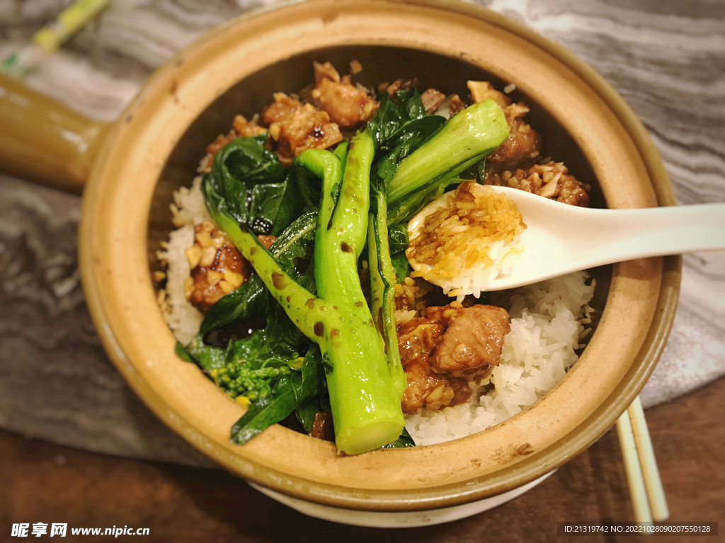 砂锅照烧鸡肉饭