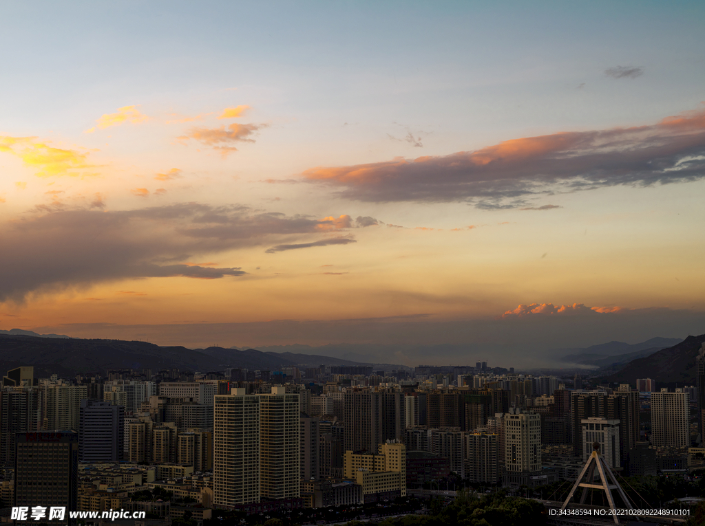 西宁 晚霞中的城市