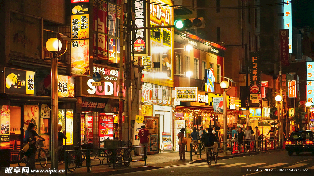 夜晚城市街道