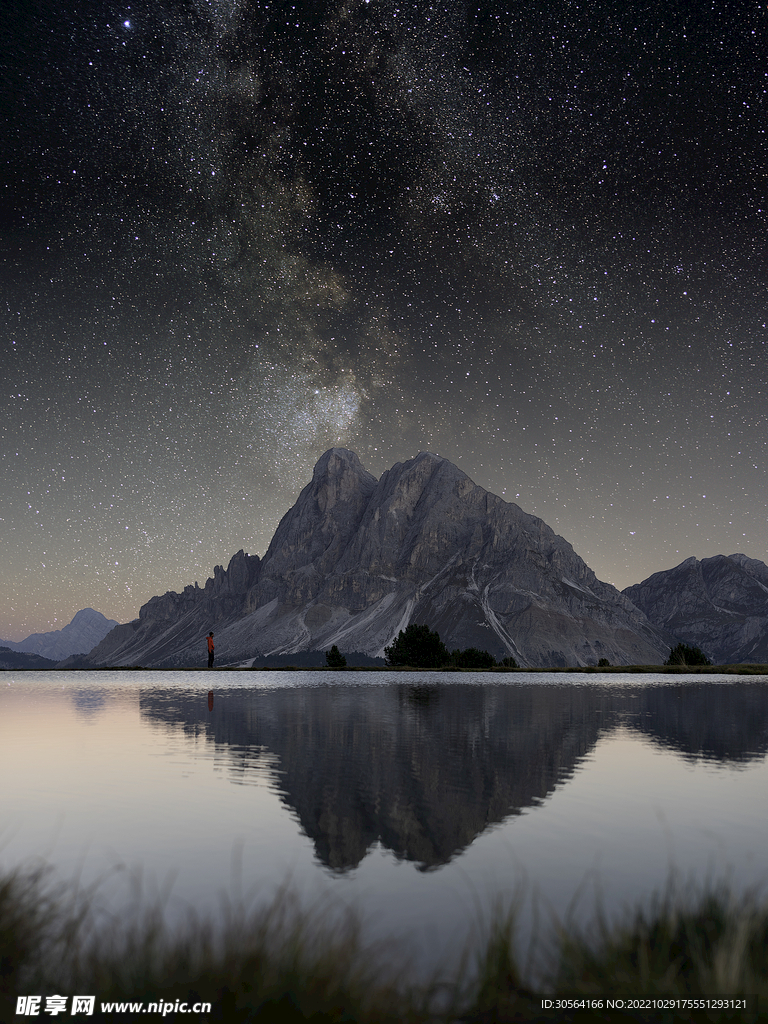 夜晚山脉