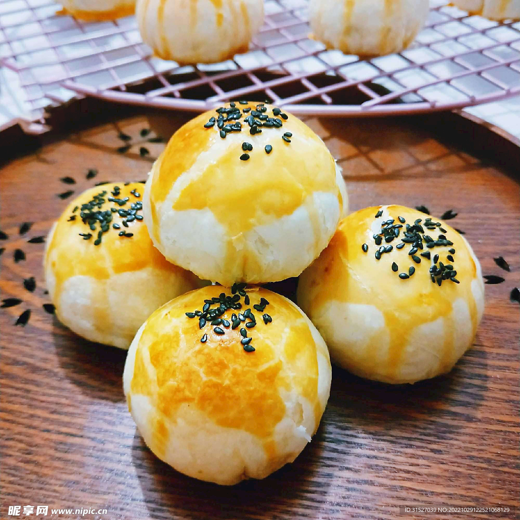 蛋黄酥摄影图