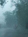 暴雨下的玻璃
