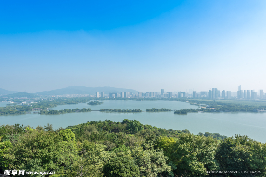 湖边城市公园