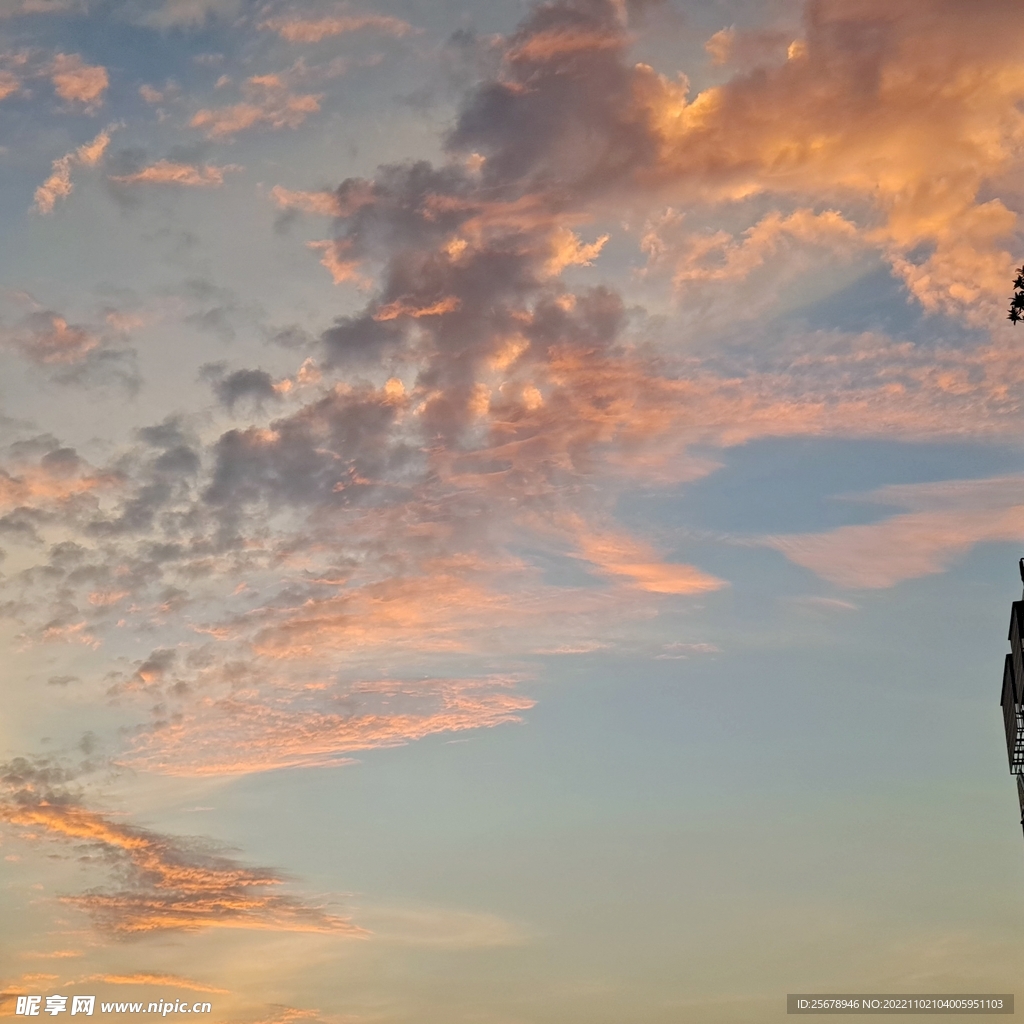 夕阳下的天空