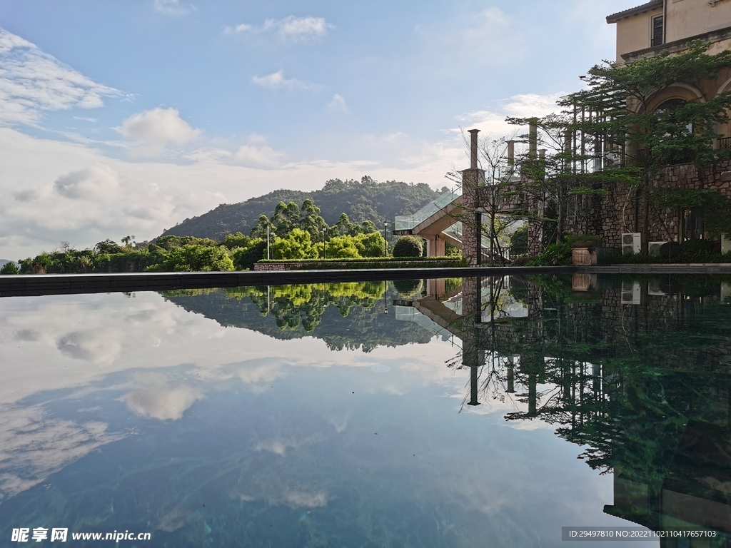 山景游泳池