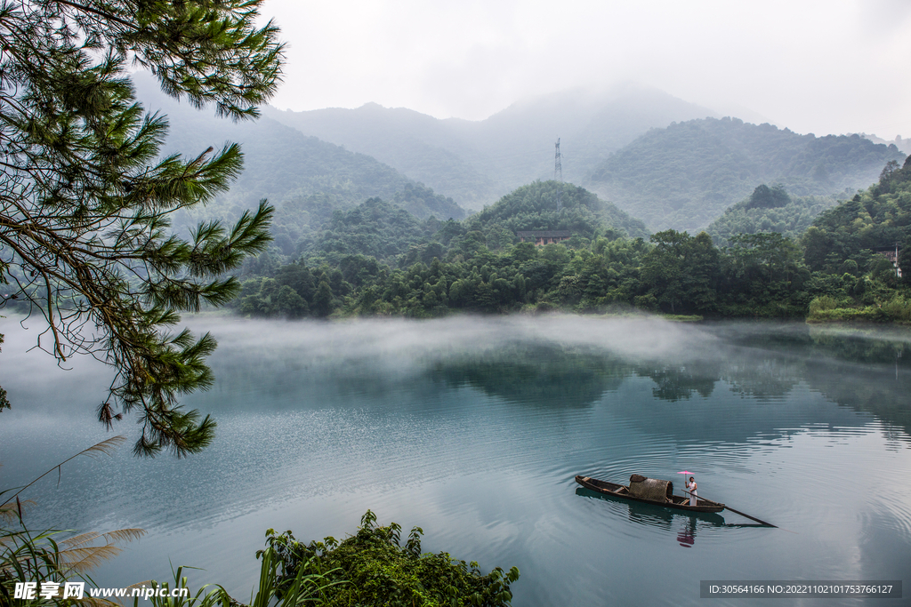 云雾湖水