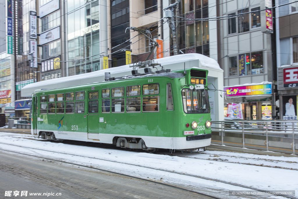 下雪的路
