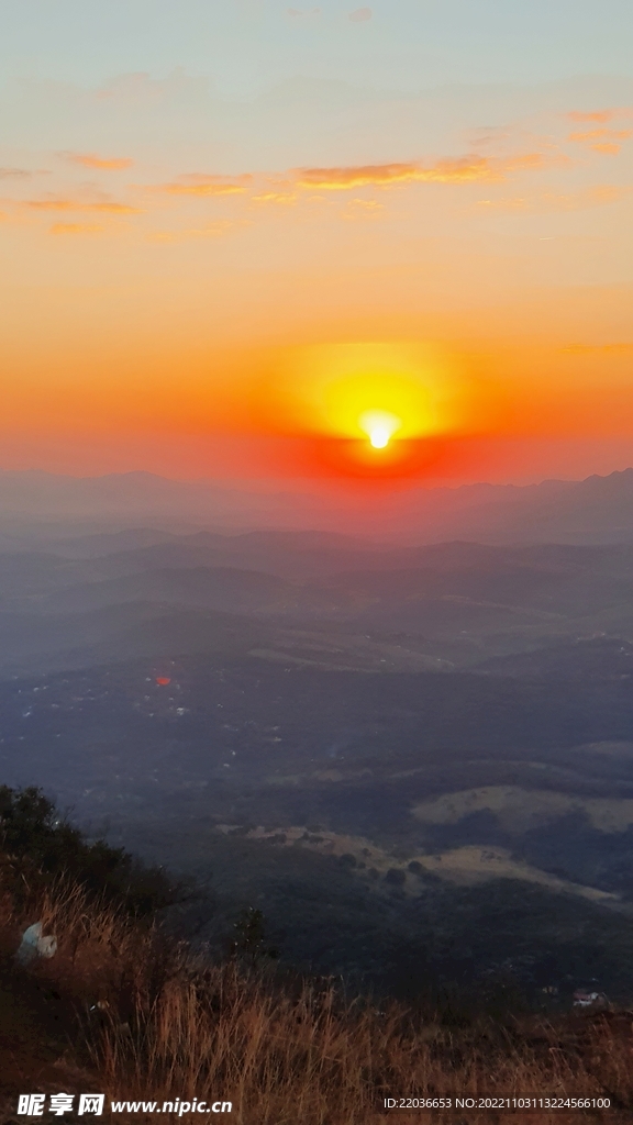 黄昏远山夕阳