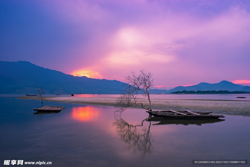 黄昏山水湖泊