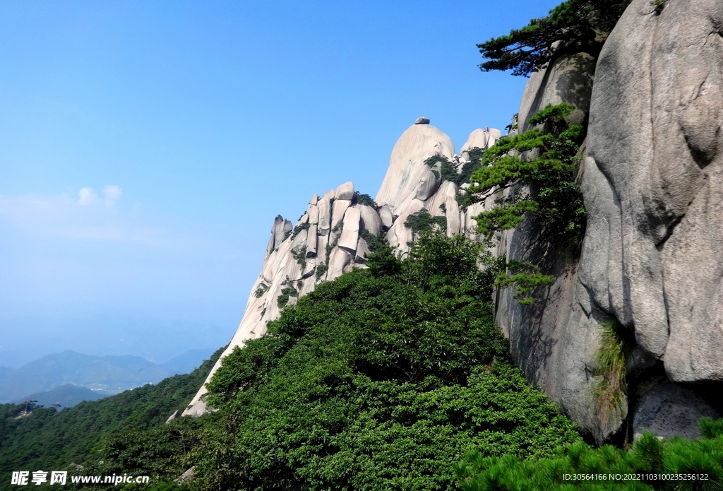 山顶岩石