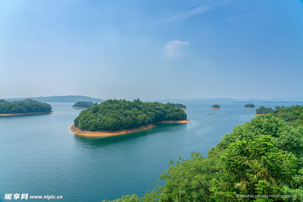 湖中小岛