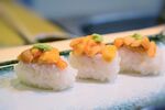 寿司展示海胆寿司制作