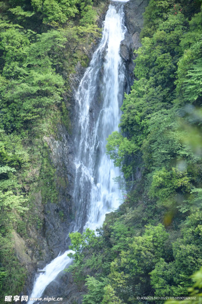 高山彩虹瀑布