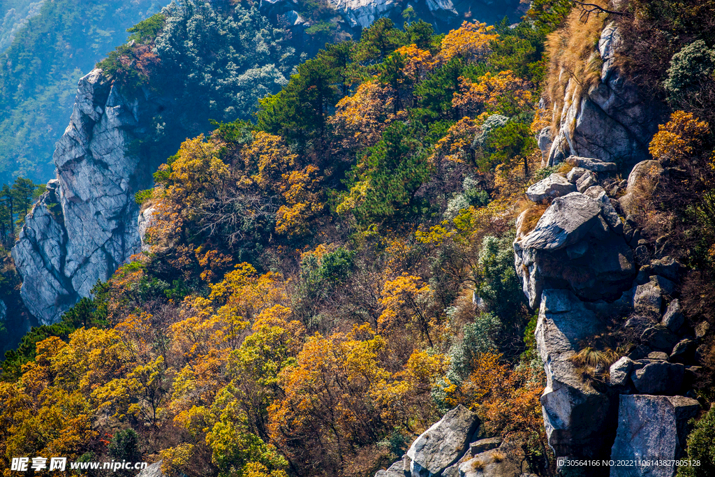 秋季山峰岩石