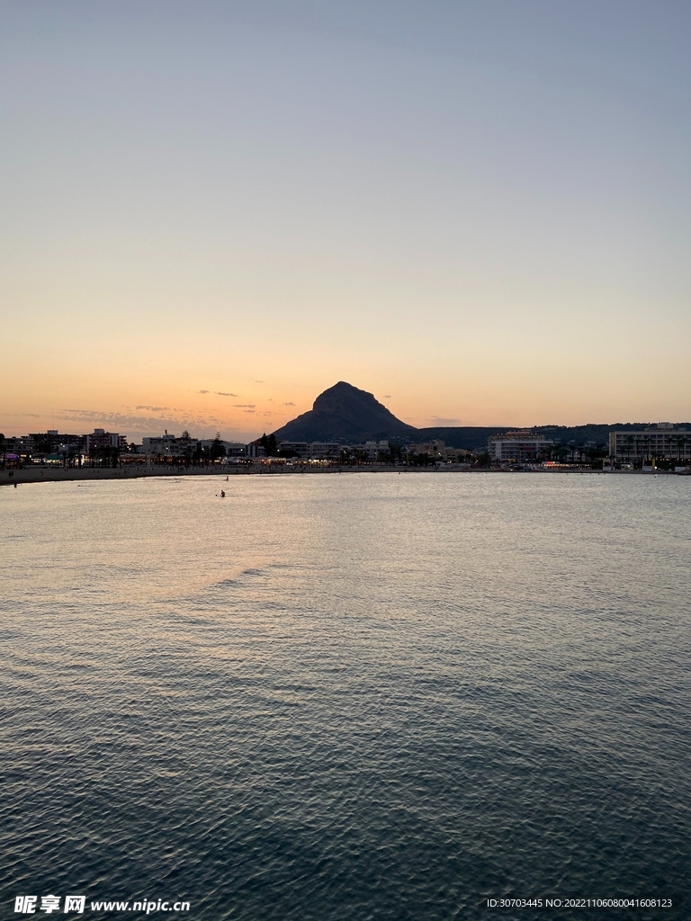 远处岛屿和海洋