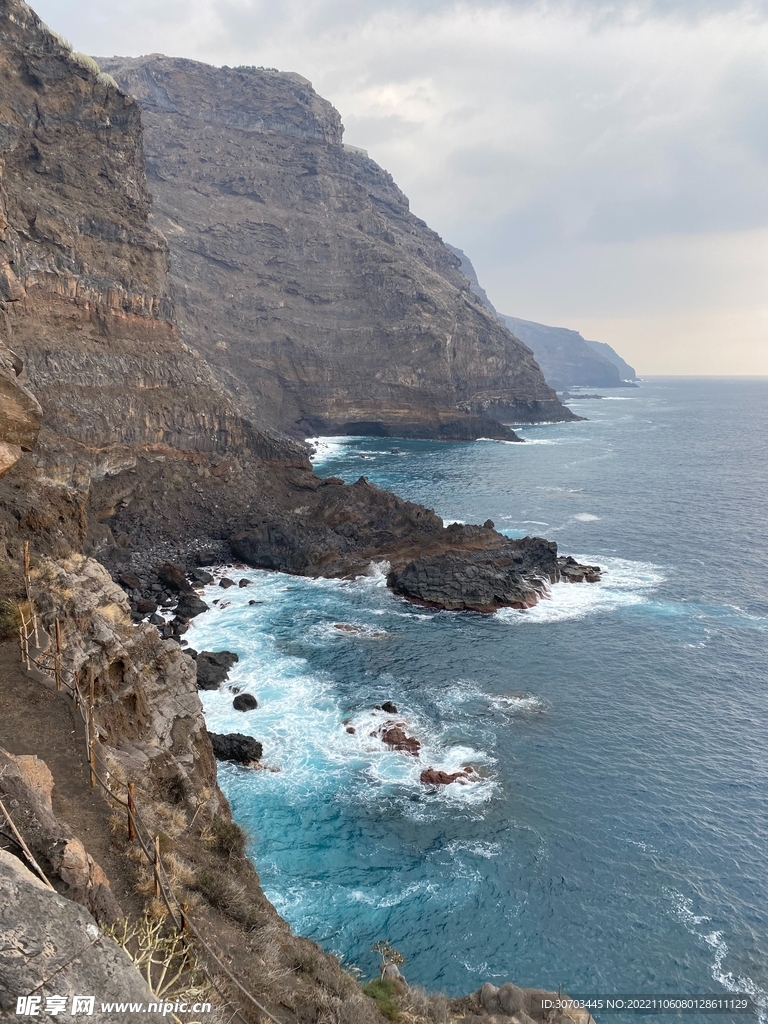 山边海浪