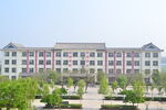 校园教学楼阳光下青春学习学生