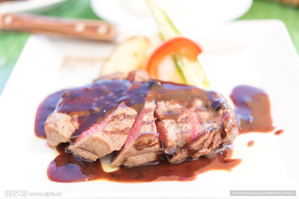 酱汁牛肉