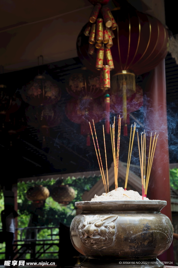 寺庙香炉
