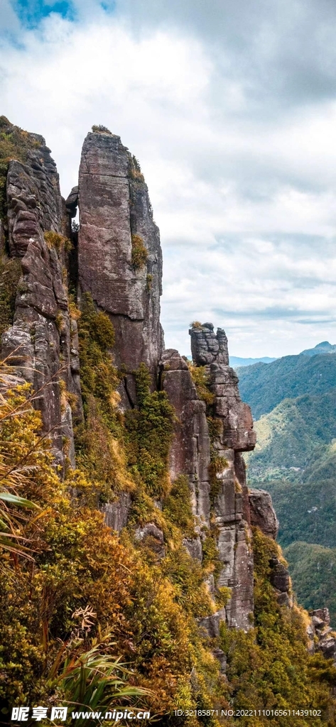 山峰风景图片 
