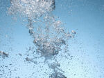 水