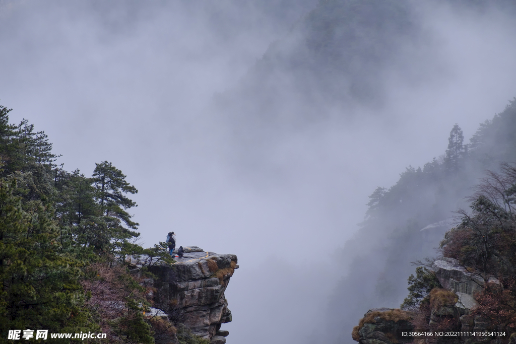 海边云雾山崖