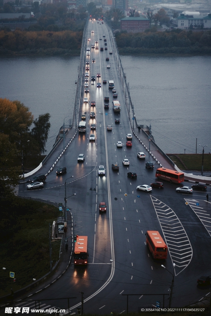 夜晚城市道路