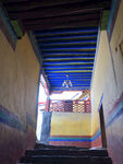 布达拉宫色彩鲜艳的内墙
