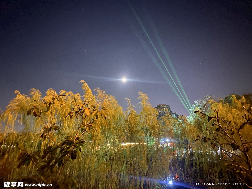 远处月亮 夜景