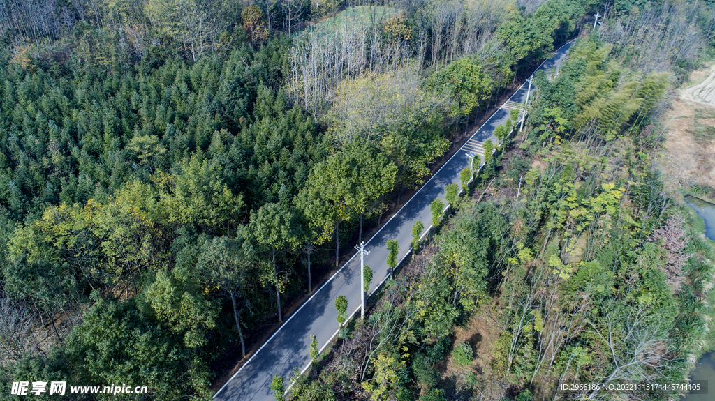 航拍乡村公路 