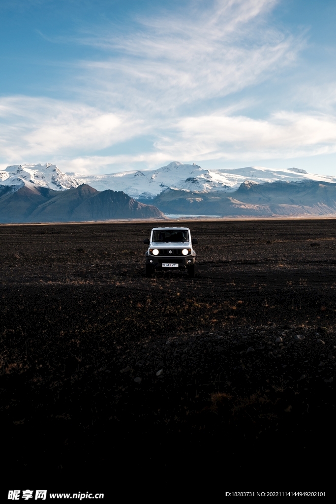 大山脚下的铃木越野车