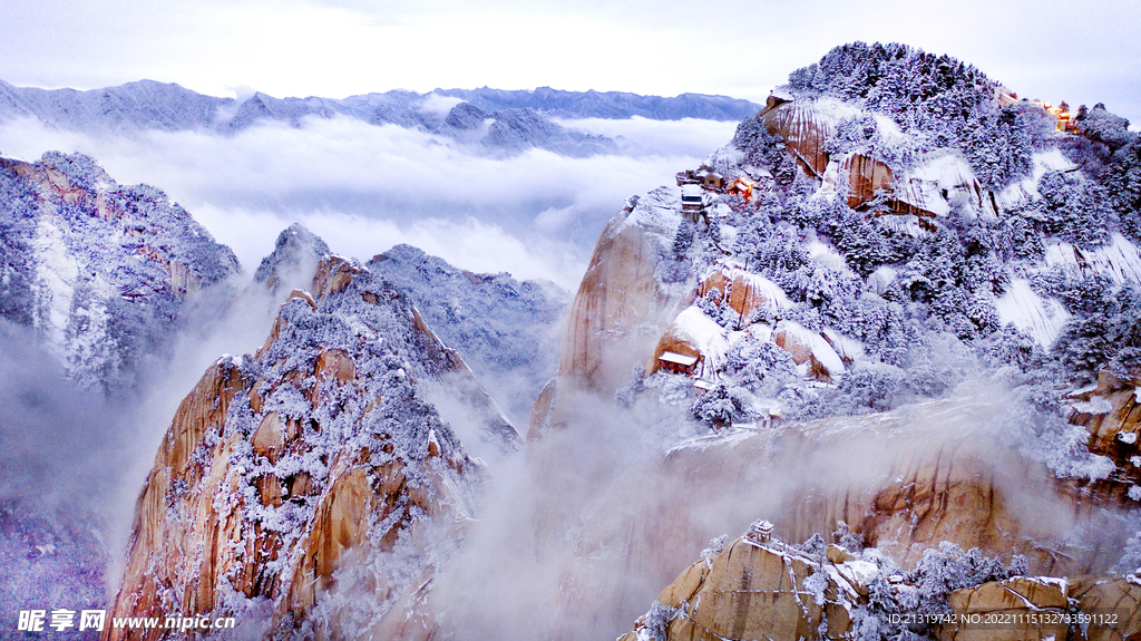 华山雪景摄影图